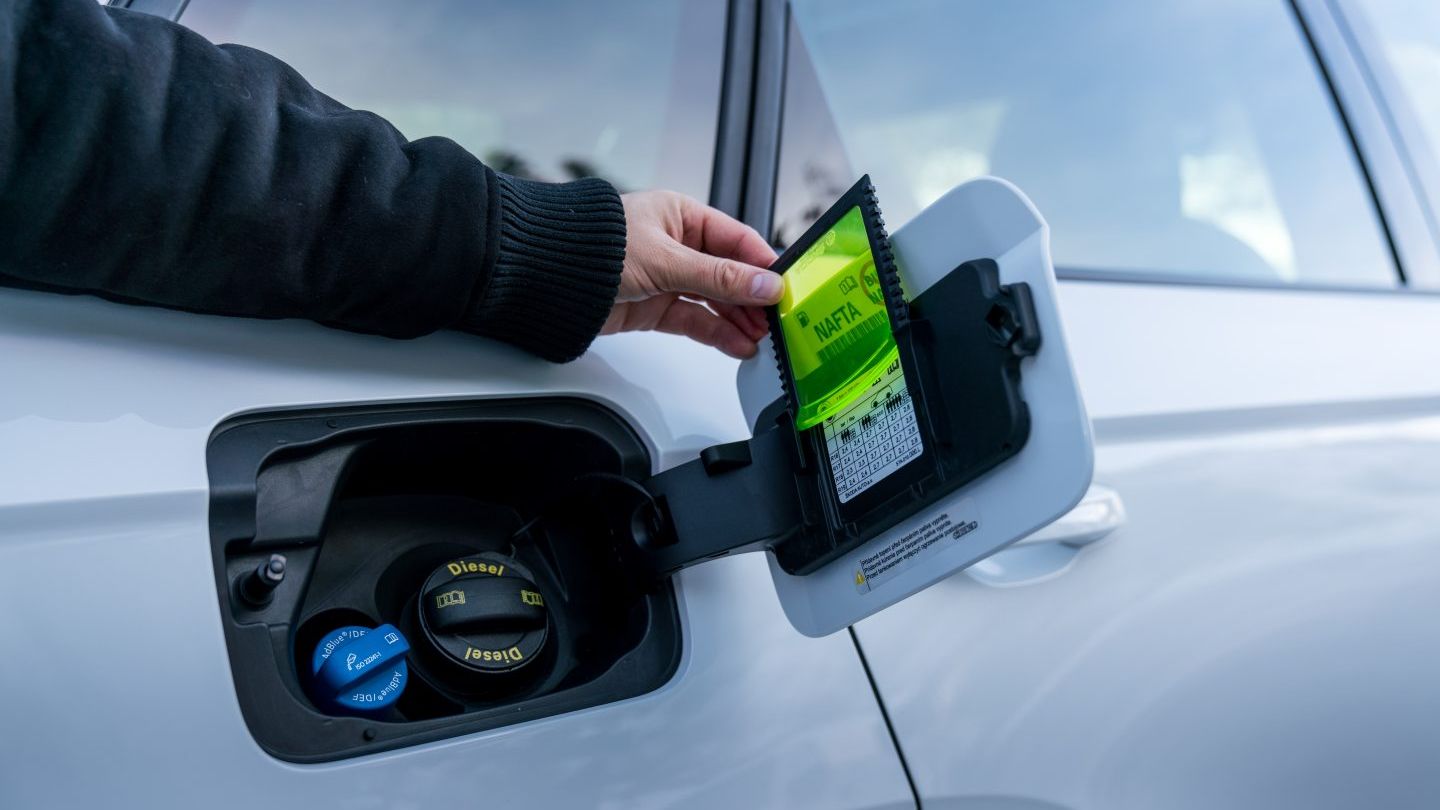 „Easter eggs” de Paște din lumea auto: ce secrete ascund cele mai banale mașini