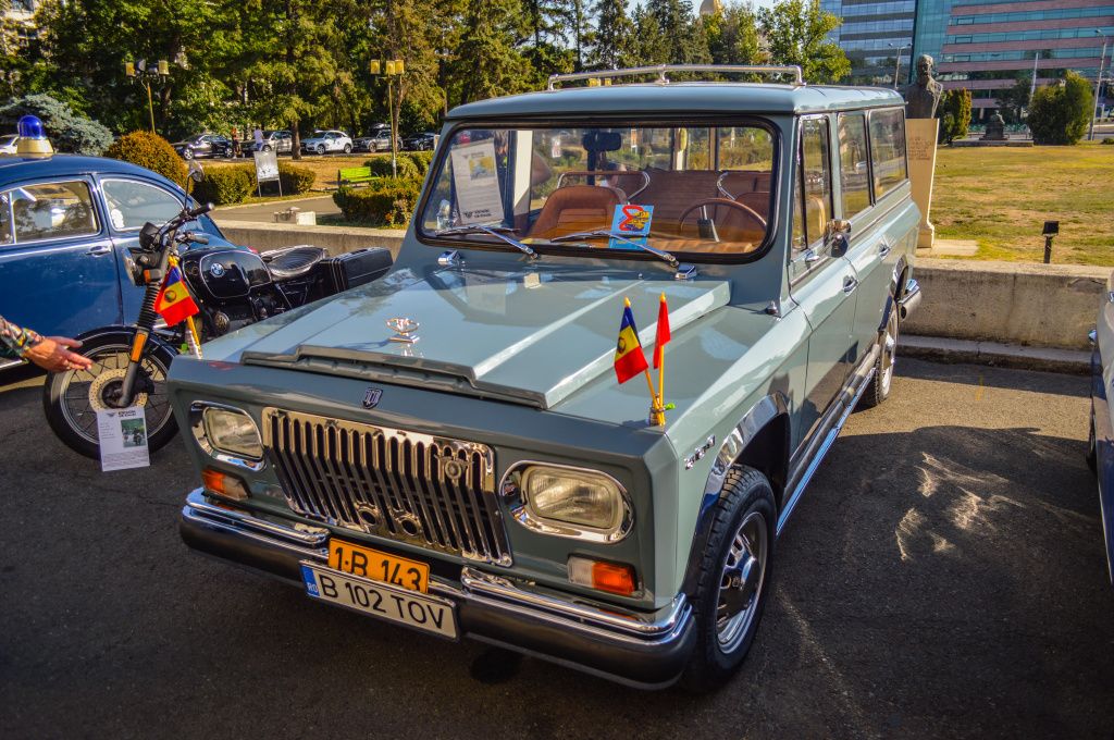 GALERIE FOTO | Mașinile comunismului au făcut baie de mulțime la Operă - Imagine 54