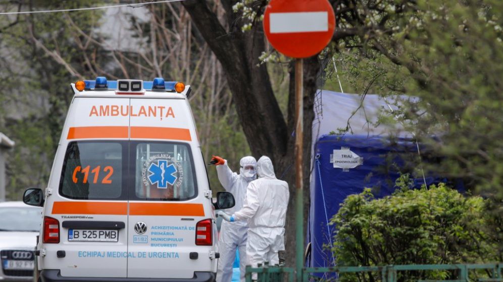 Autoritățile apelează la ambulanțele din mediul privat pentru a face față valului 4