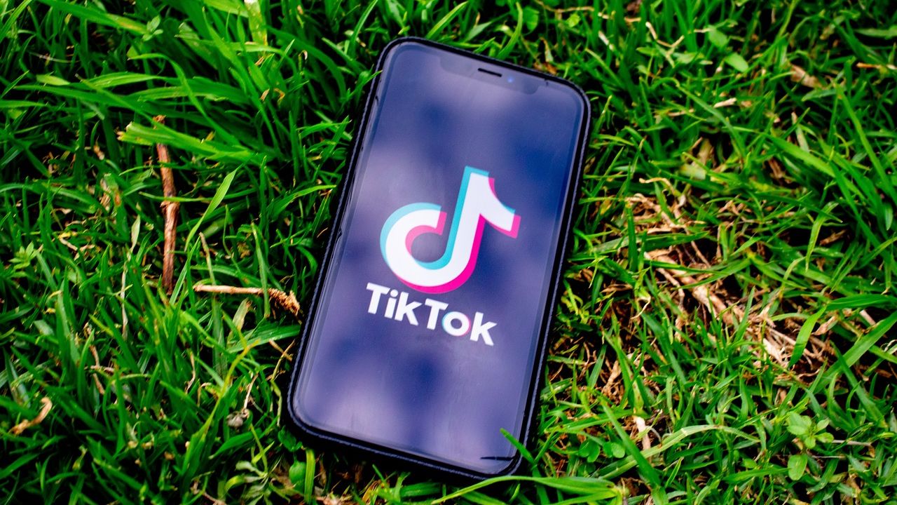 TikTok restabilește accesul în aplicație în SUA, mulțumindu-i lui Trump pentru susținere