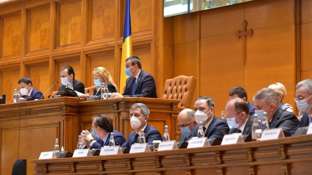 Eliminarea pensiilor speciale ale parlamentarilor a fost amânată. Coaliția s-a împiedicat în procedură