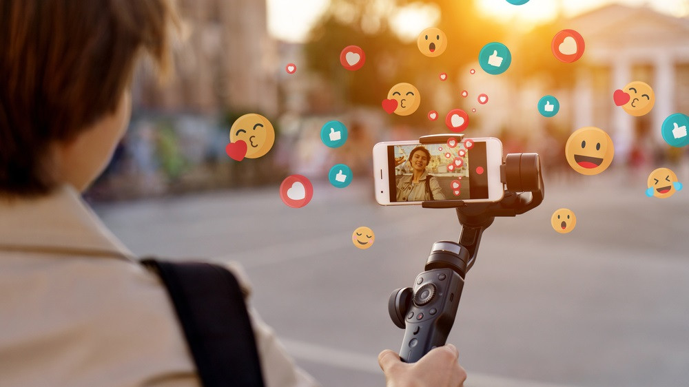 Influencerii intră sub lupa CNA. Cine trebuie să-și declare canalul de social media
