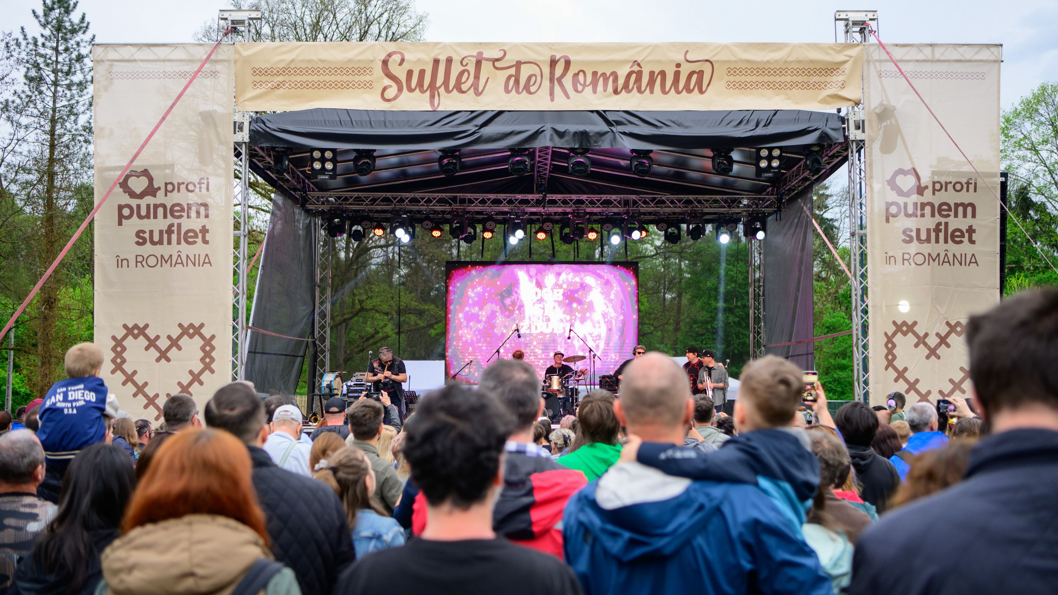 Peste 10.000 de participanți și 80 de mici producători locali, în a treia ediție a festivalului Suflet de România - VIDEO