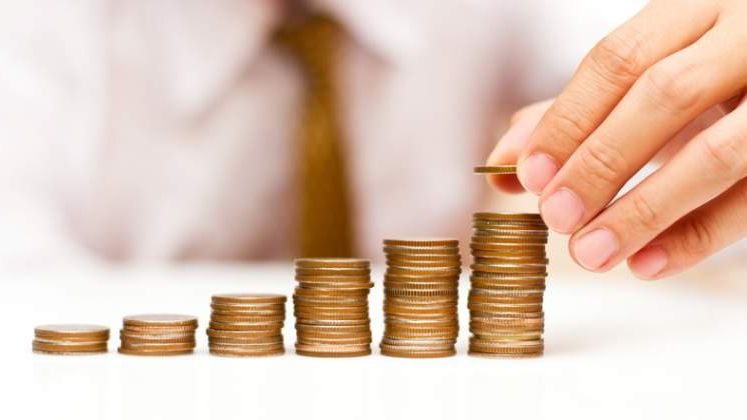 Camera Deputatilor: Salarii mai mari pentru unii bugetari si burse pentru studenti in vacanta de vara