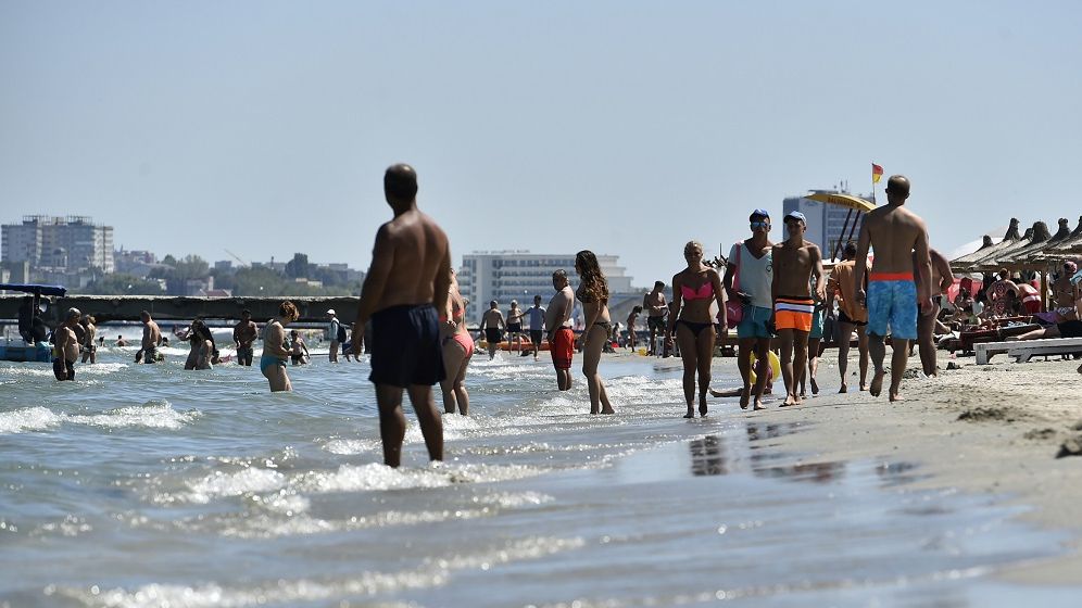Plaja lărgită din Mamaia nu e pe gustul turiștilor: Nisipul nu mai e fin, sezlongurile sunt prea departe