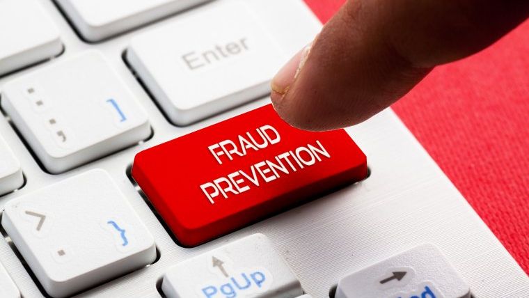 Legea prevenirii, promulgata de presedinte! Firmele spun, insa, ca aceasta a fost golita de continut