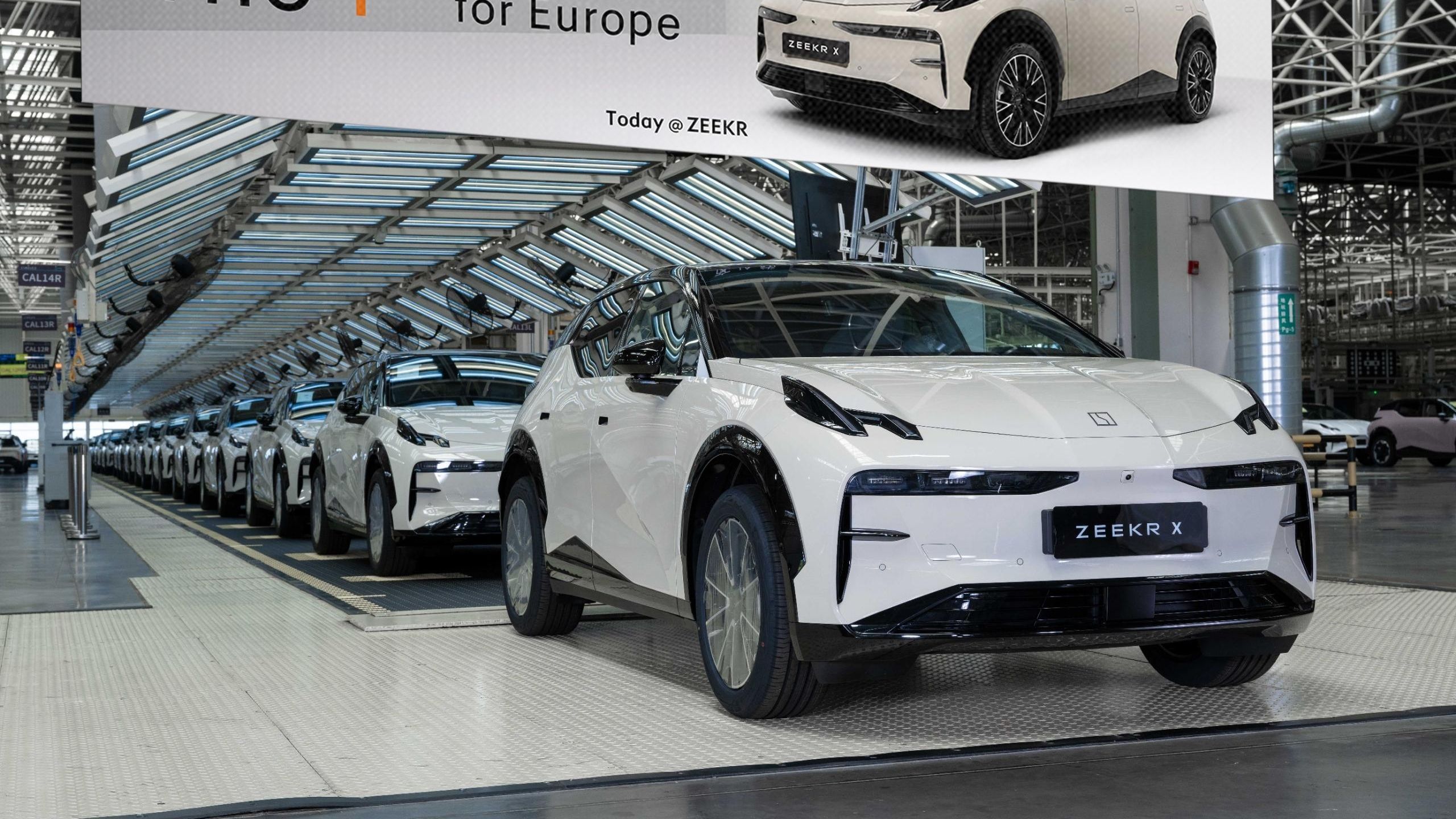 Un constructor chinez aduce revoluția în lumea mașinilor electrice: Bateriile se încarcă în doar 10 minute