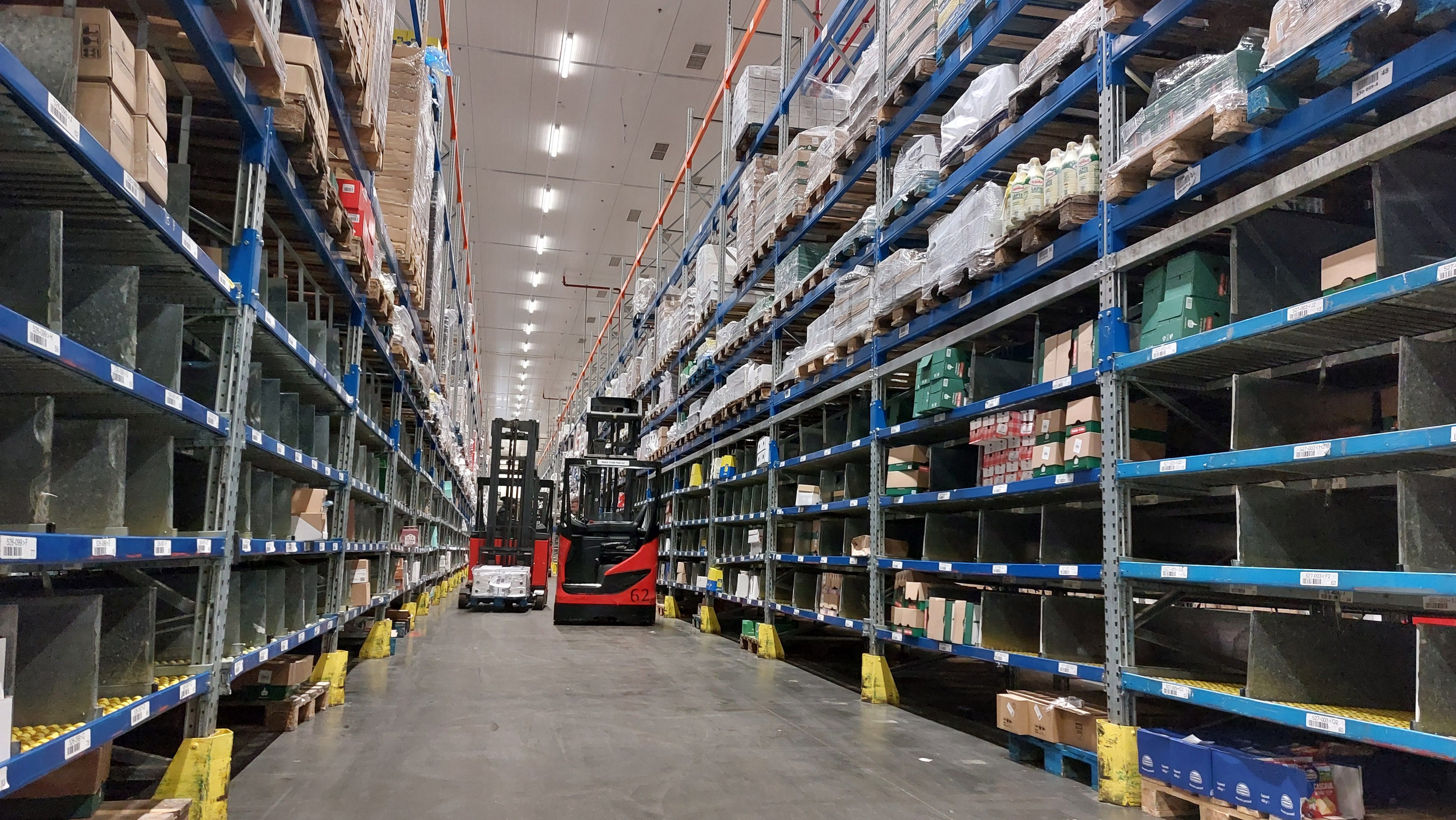 FOTO | ”Mașinăria” din spatele magazinelor Kaufland: Imagini exclusive din centrul logistic de la Turda al nemților - Poza 44