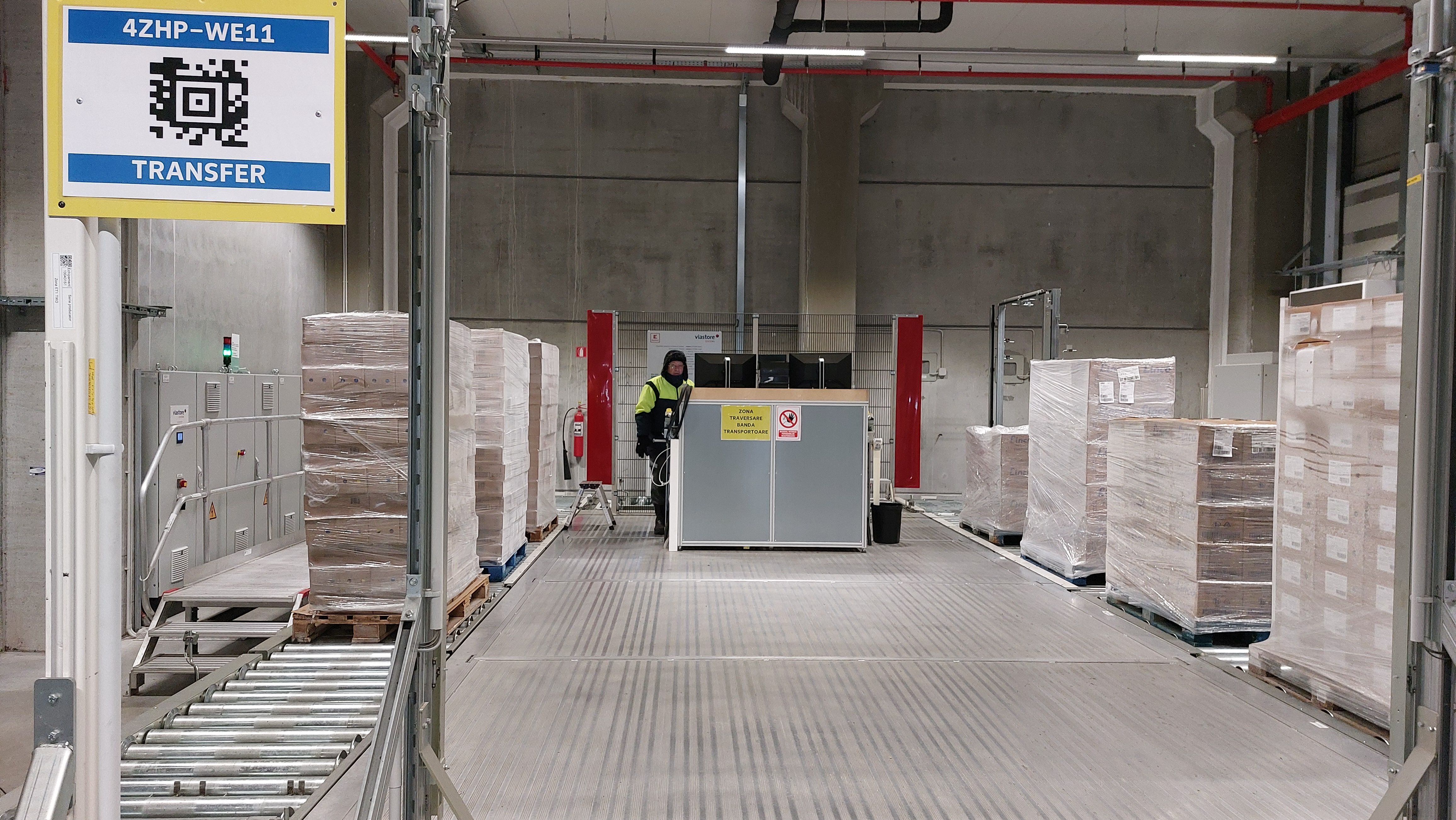 FOTO | ”Mașinăria” din spatele magazinelor Kaufland: Imagini exclusive din centrul logistic de la Turda al nemților - Poza 41