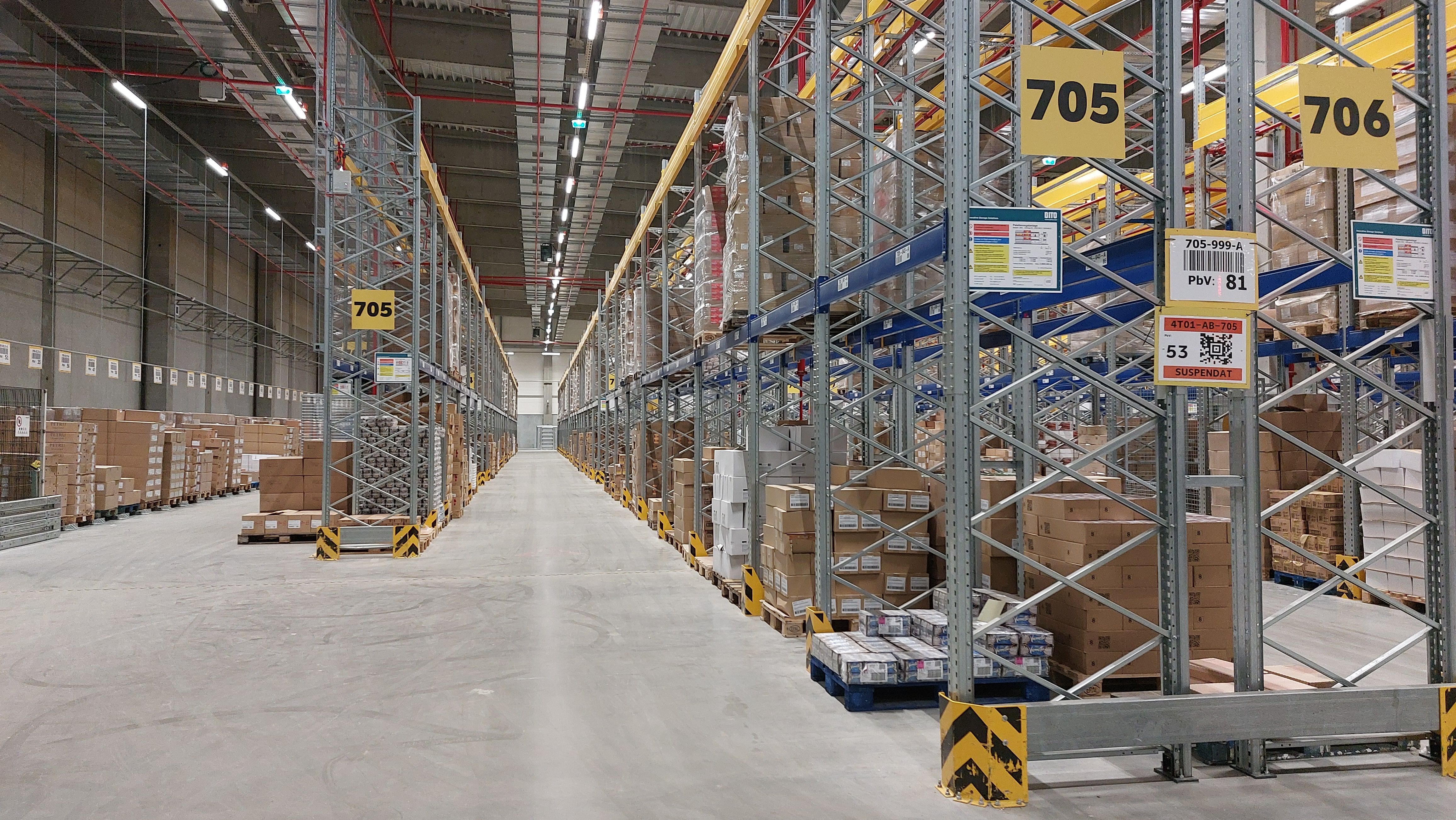 FOTO | ”Mașinăria” din spatele magazinelor Kaufland: Imagini exclusive din centrul logistic de la Turda al nemților - Poza 42