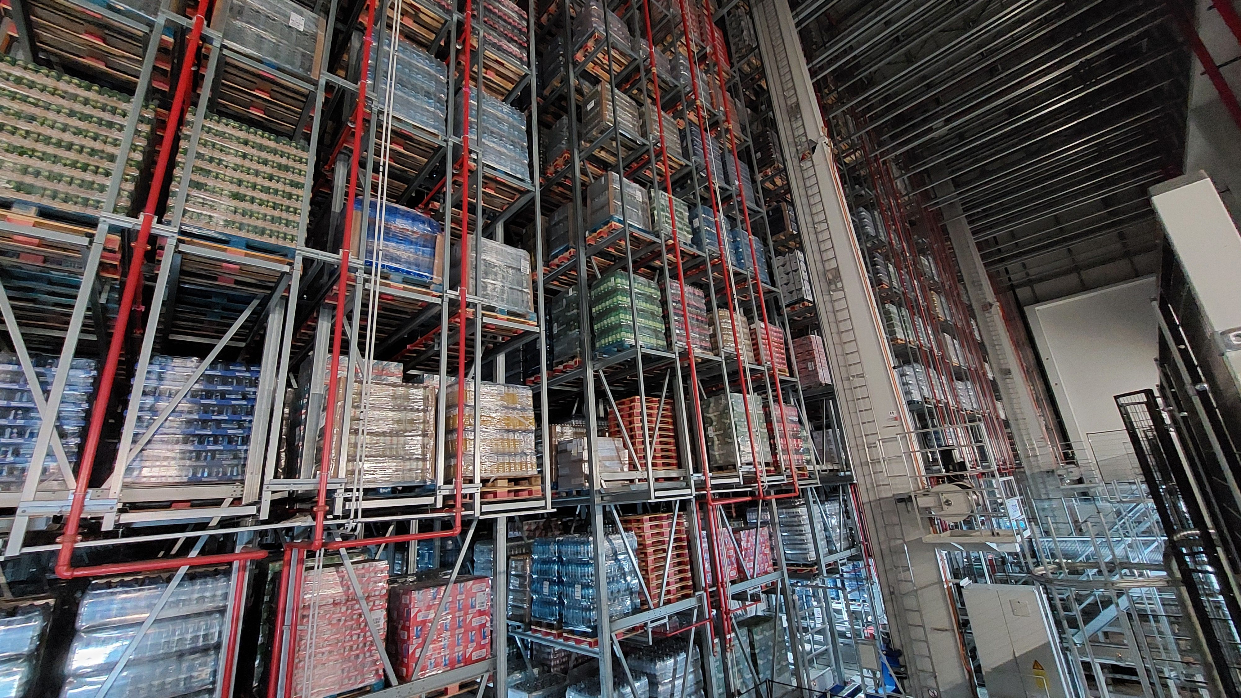 FOTO | ”Mașinăria” din spatele magazinelor Kaufland: Imagini exclusive din centrul logistic de la Turda al nemților - Poza 39