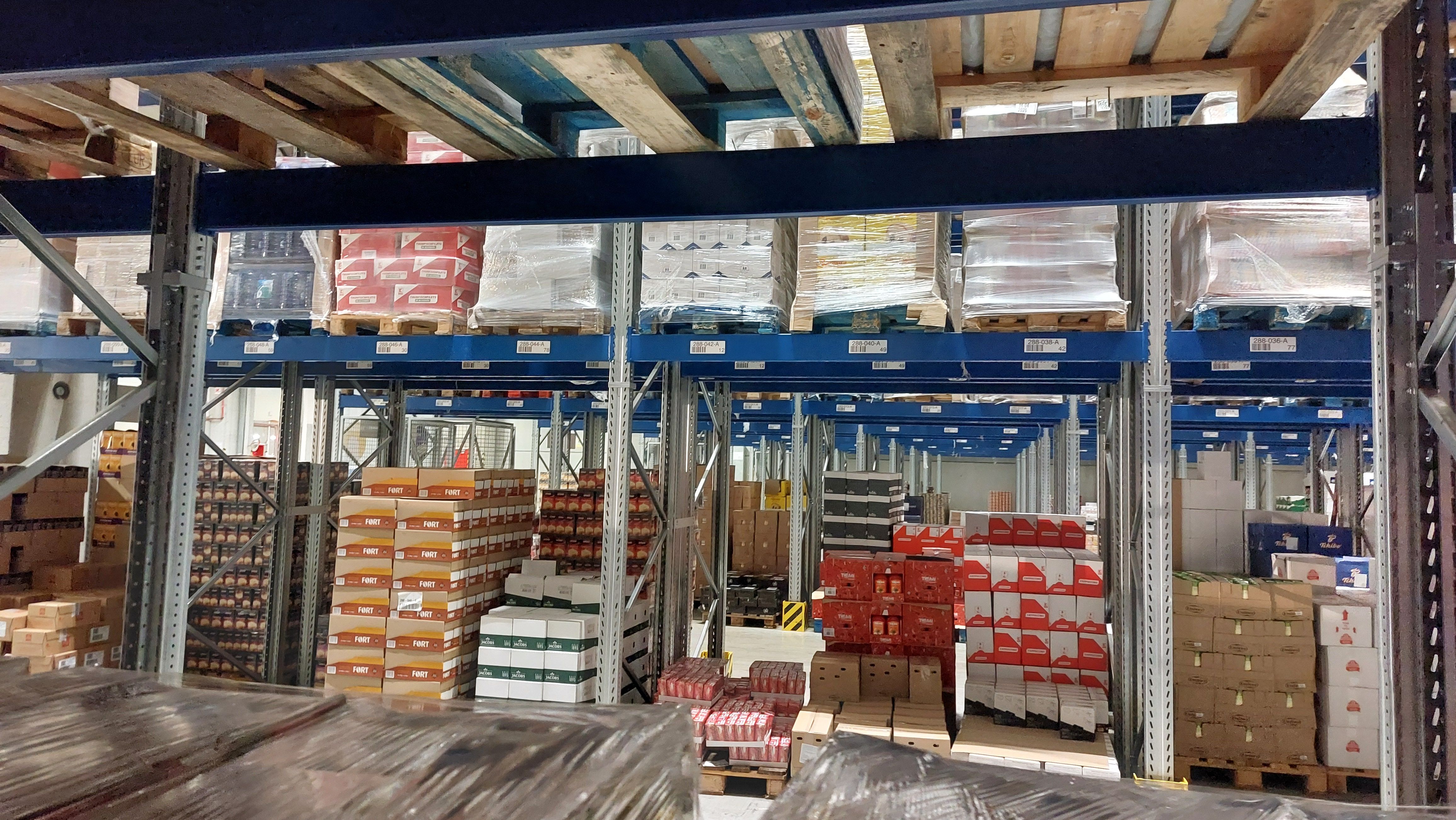 FOTO | ”Mașinăria” din spatele magazinelor Kaufland: Imagini exclusive din centrul logistic de la Turda al nemților - Poza 37