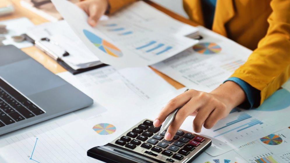 Antreprenorii din România au o nouă variantă pentru a găsi contabili: Ce lansează Raiffeisen Bank