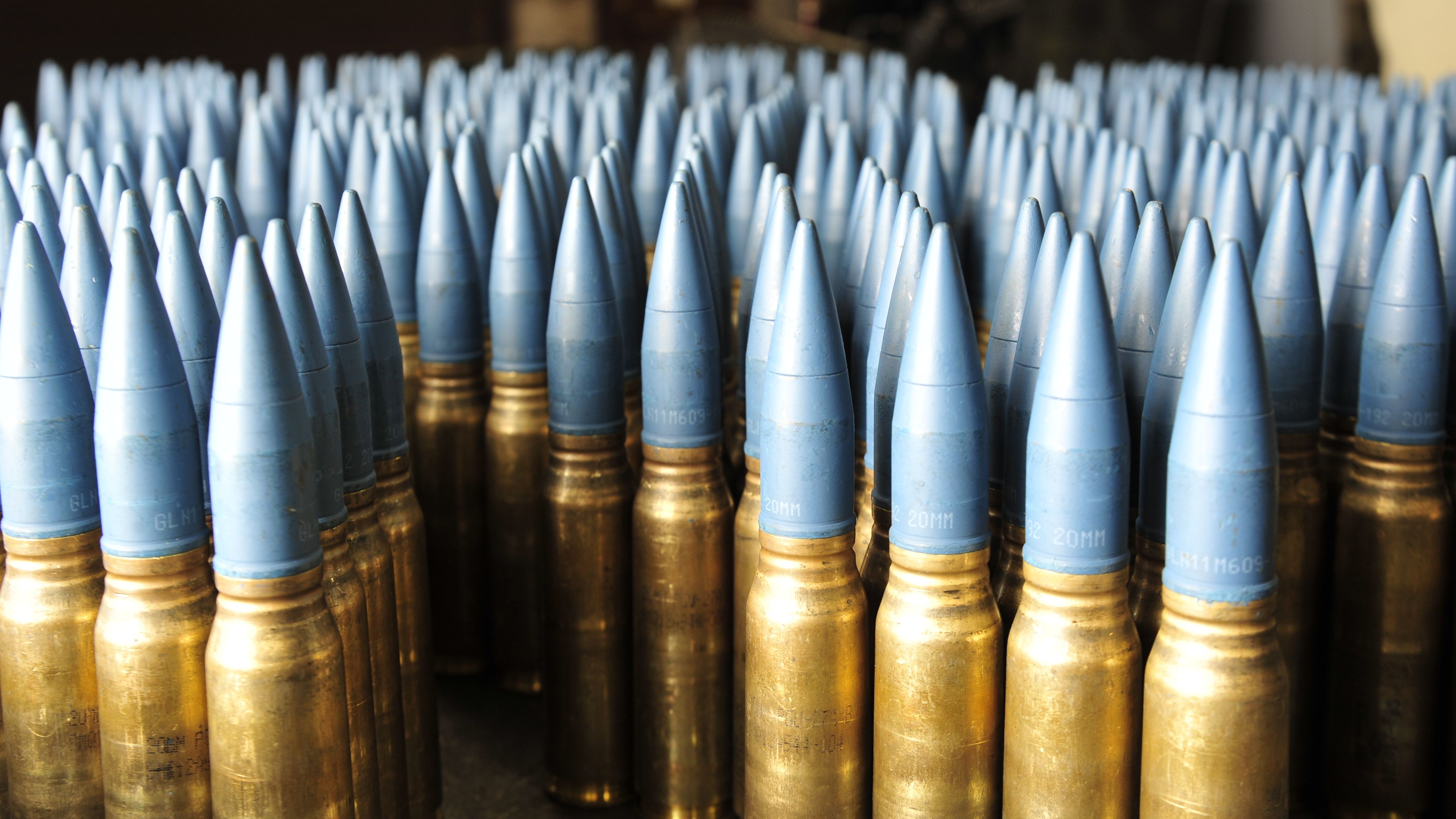 În ciuda războaielor, veniturile marilor companii de armament sunt în scădere. Care este explicația