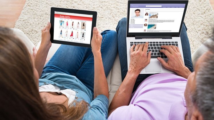 Angajatorii sunt cu ochii pe ce postezi. Cum iti imbunatatesti prezenta din online pentru a-ti creste sansele la angajare