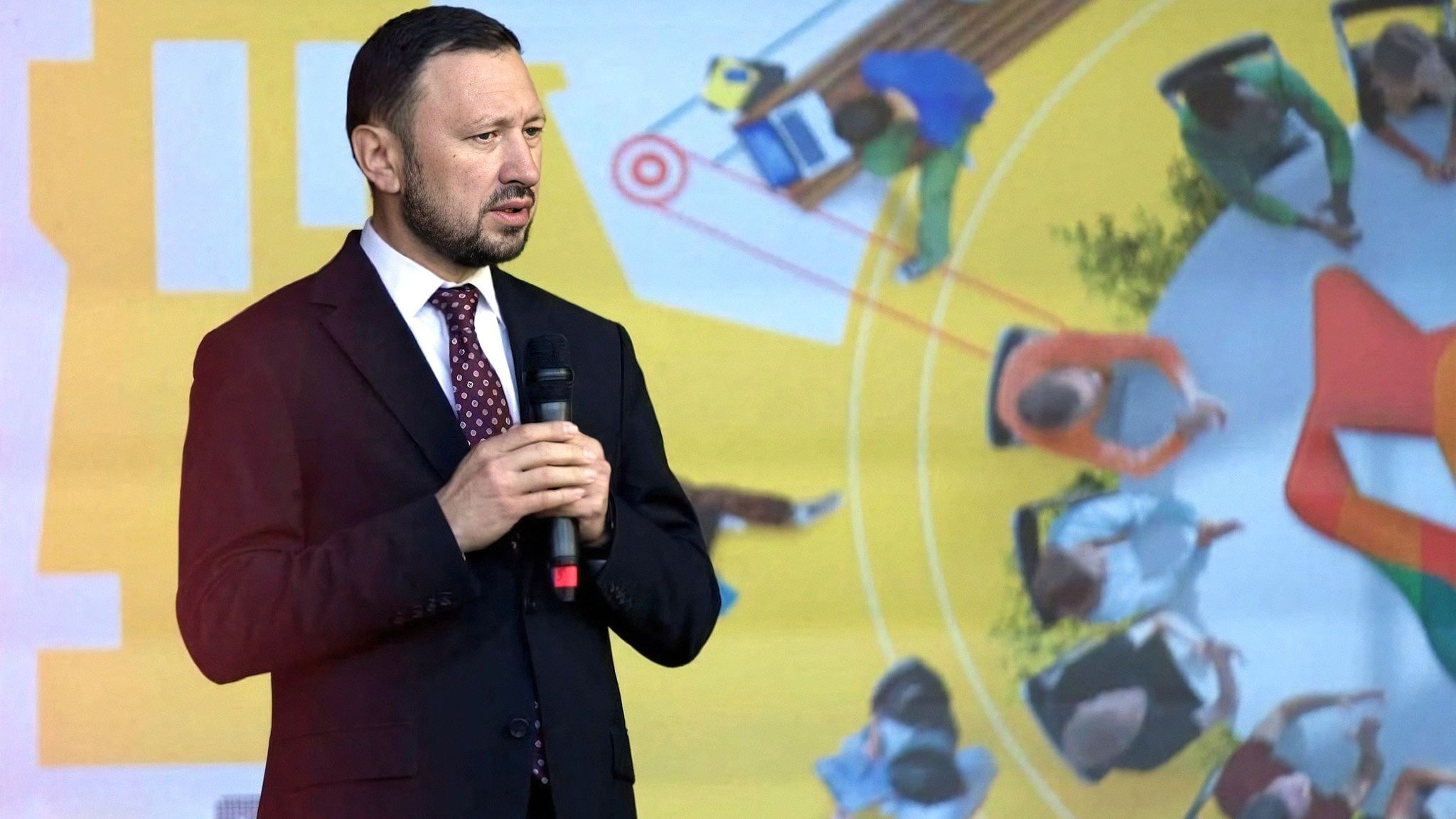 Fechet: Primele neruşinate pentru pensionare de la Romsilva au surori gemene la Curtea Constituţională a României