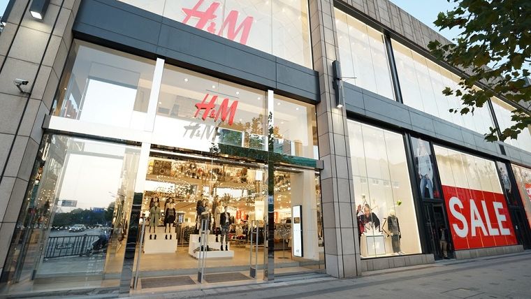 Retailerul suedez H&M investeste in reciclarea hainelor vechi
