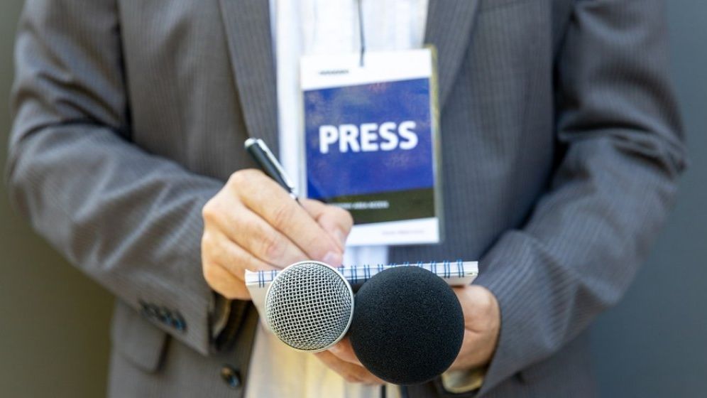 Salarii jurnalism: Media la nivelul pieței din România este cuprinsă între 700 și 1.200 de euro. În Germania sau în Italia salariul mediu net poate ajunge și la 4.000 de euro