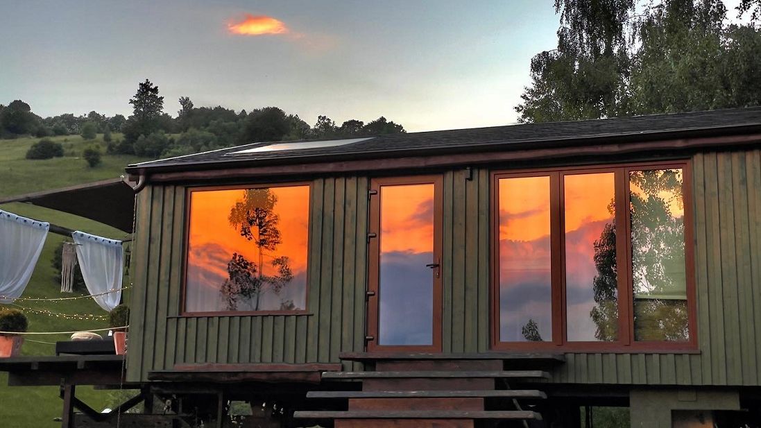 FOTO | Tripsylvania Tiny House: Afacerea construită de doi bucureșteni cărora Militari Residence le-a furat apusul