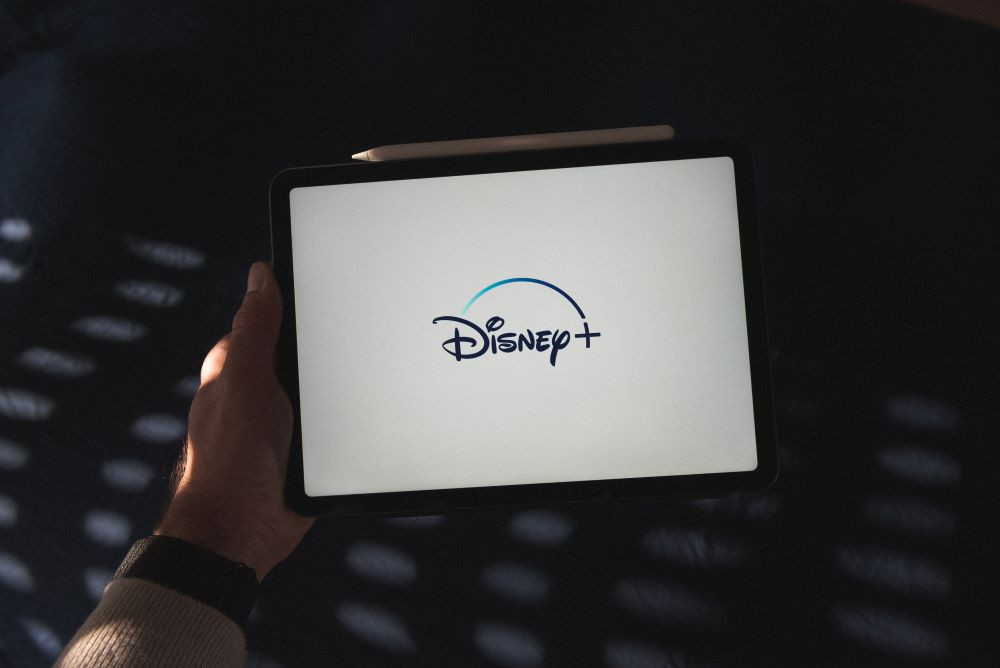 Abonament Disney+ gratuit pentru clienții ING: Banca oferă acces la platforma de streaming în pachetul ING Extra