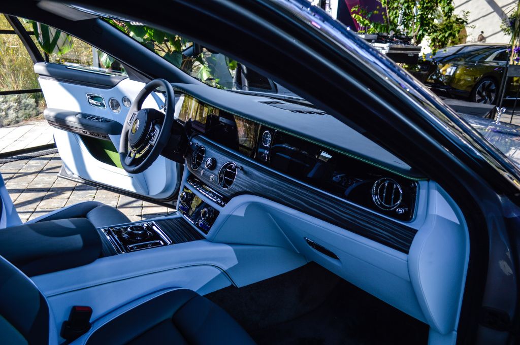 GALERIE FOTO | Rolls-Royce aduce mai multe premiere europene importante la București - Imagine 16