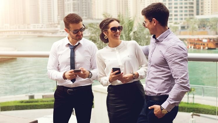 Vrei sa arati prezentabil la serviciu, dar urasti shopping-ul? 5 solutii ideale pentru orice profesionist