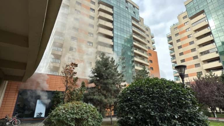 Incendiu în București: arde o clădire pe Calea Plevnei