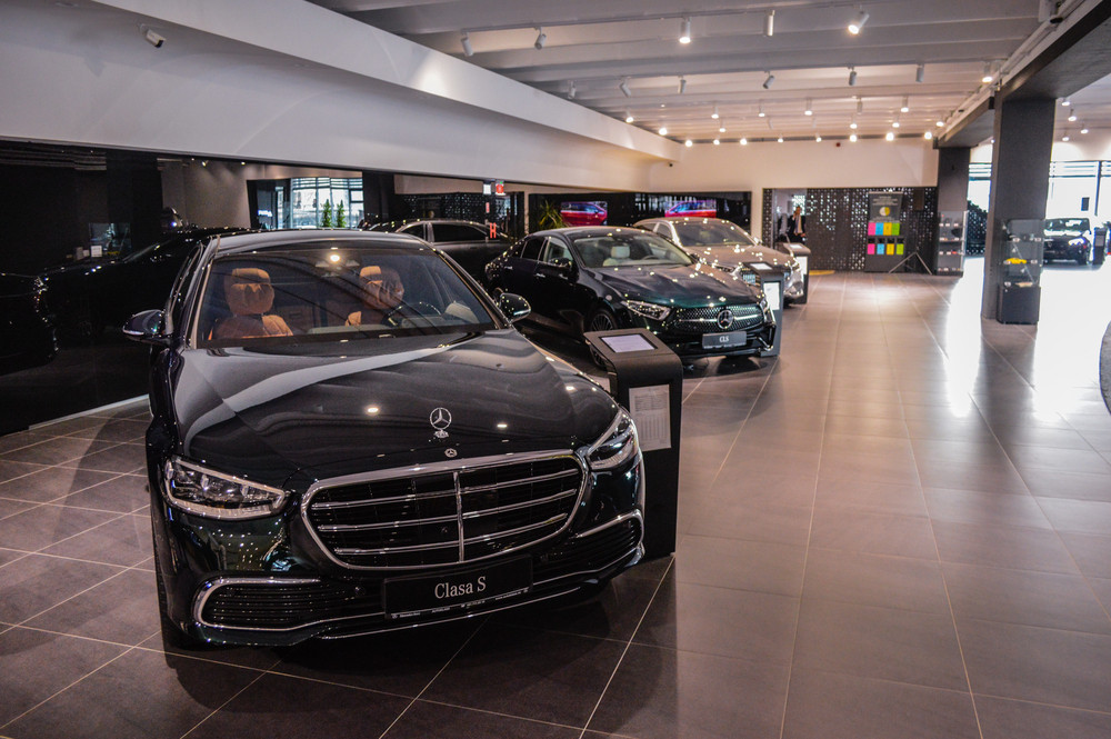 FOTO | Mercedes-Benz deschide primul showroom MAR20X din România ...