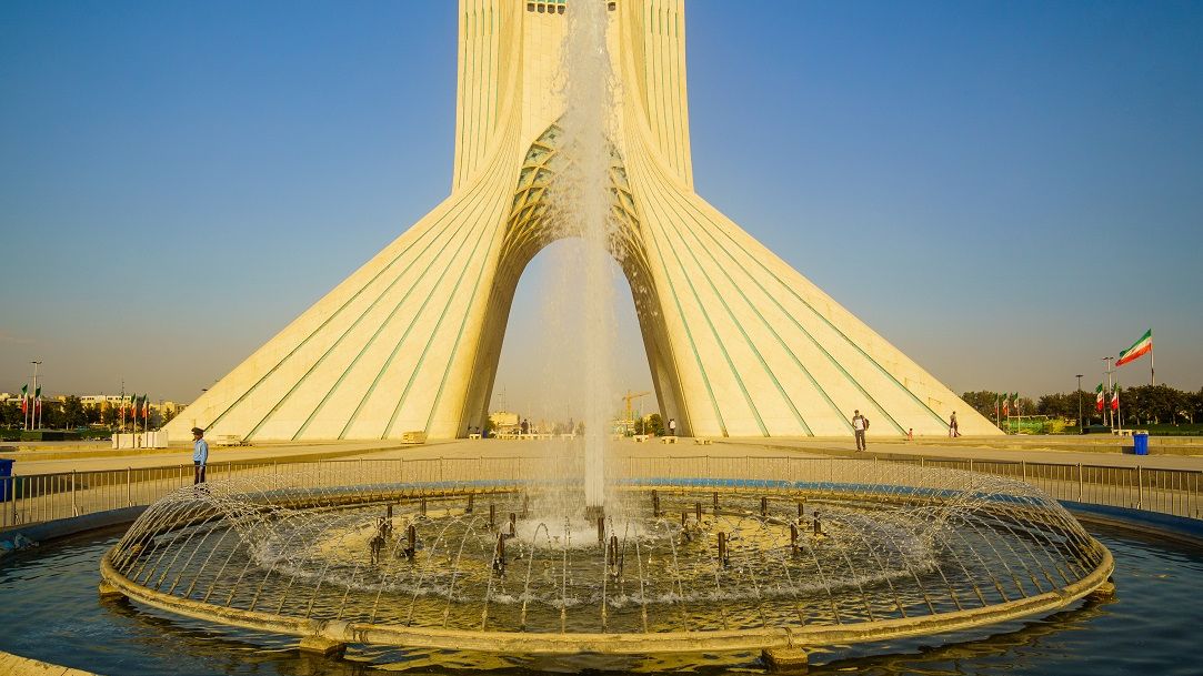 Iran: Ziarele din tara au inceput sa critice puterea, autoritatile au scos si mai multi politisti in strada