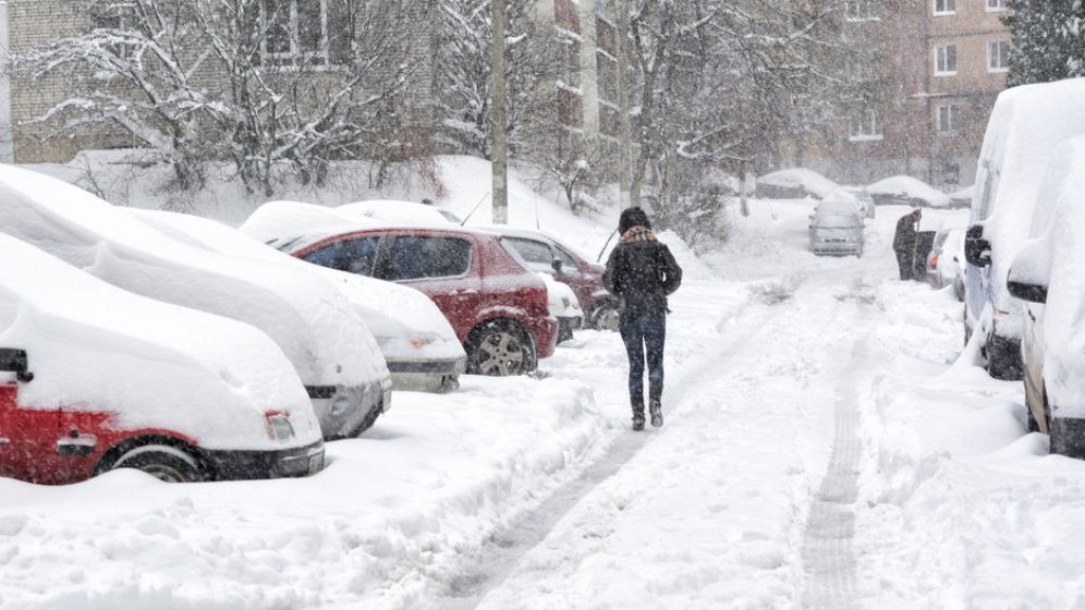 Cod portocaliu de ninsori abundente și viscol în 12 județe, până miercuri dimineață