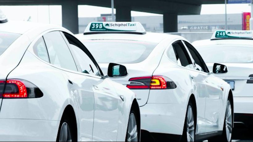 Soferii de taxi din Amsterdam se plang de fiabilitatea Tesla