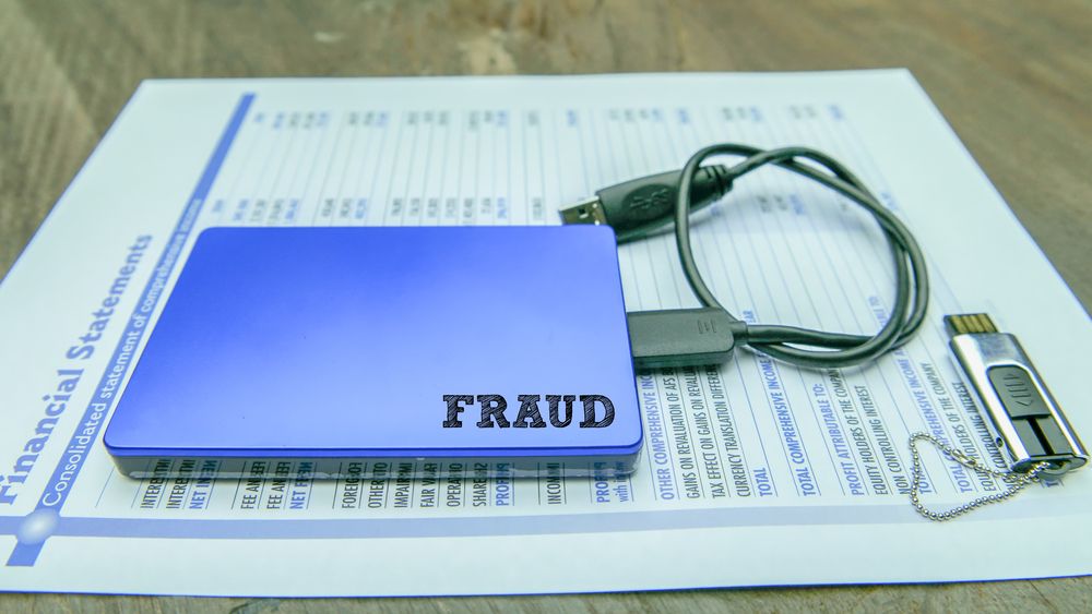 Pandemia împinge fraudele din oflline în online
