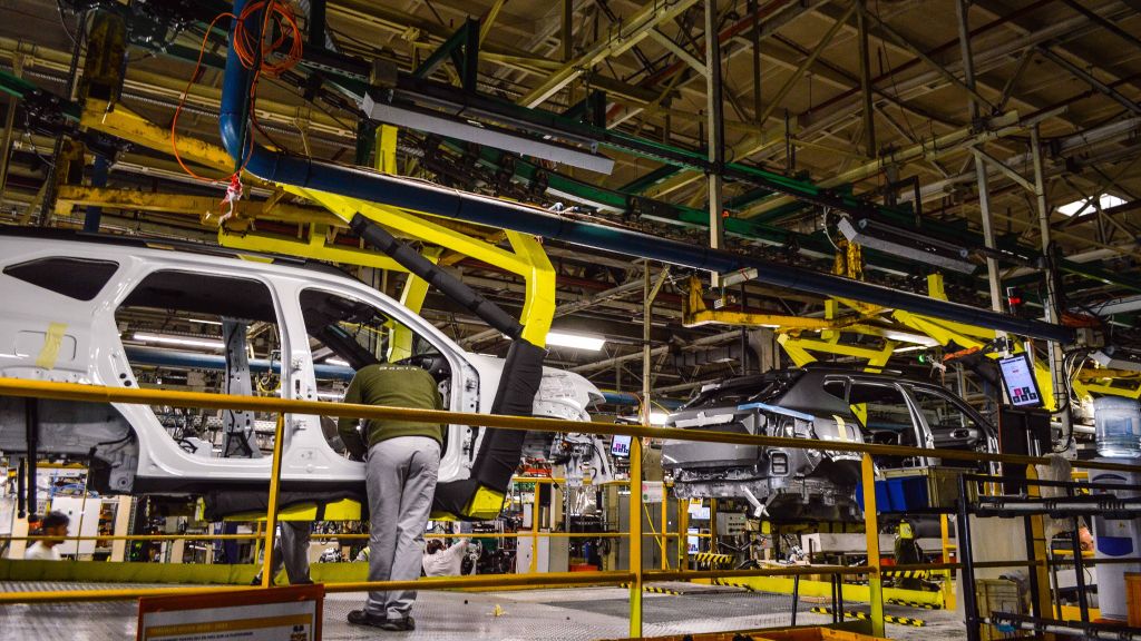 Statistică: Producția auto din România, în scădere cu peste 5% în februarie. Care sunt motivele numărului tot mai mic de mașini fabricate la noi