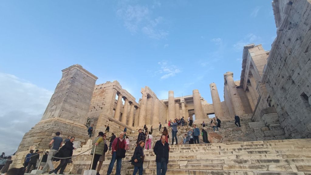 Turiștii din întreaga lume au luat cu asalt Acropole. Autoritățile din Grecia au luat noi măsur - Imagine 5