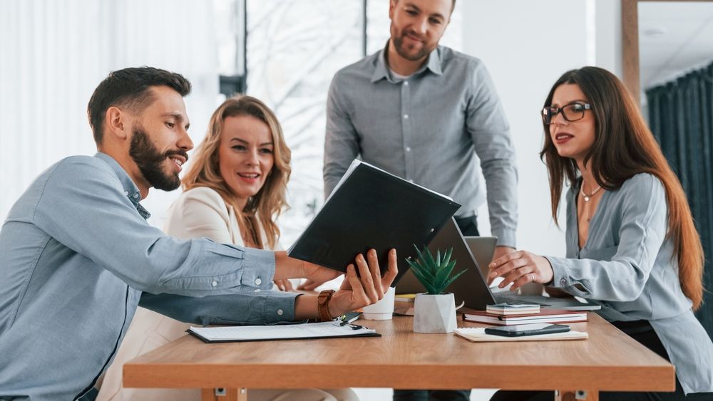 Cum s-au schimbat așteptările angajaților la locul de muncă în ultimii ani și cum te poți adapta tendințelor dacă ești angajator