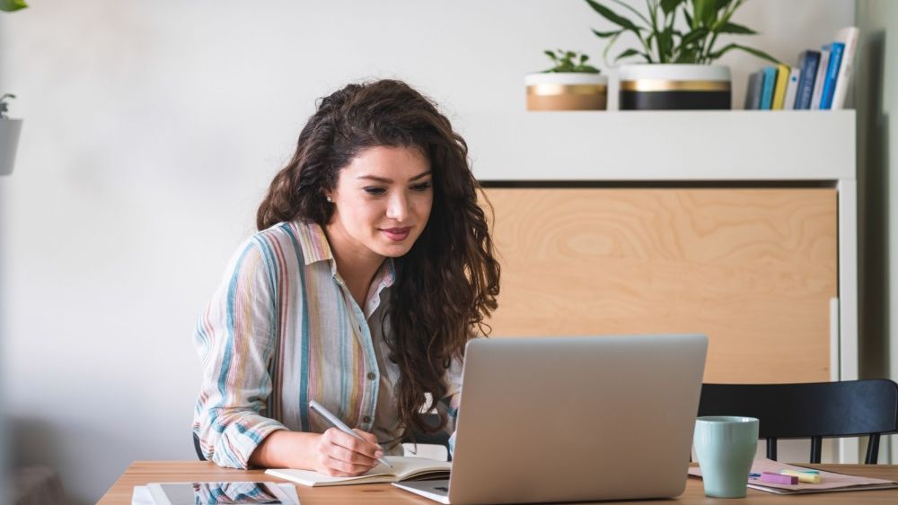 Românii aplică la joburi cu salariul la vedere, în domenii care sunt rezistente la criză