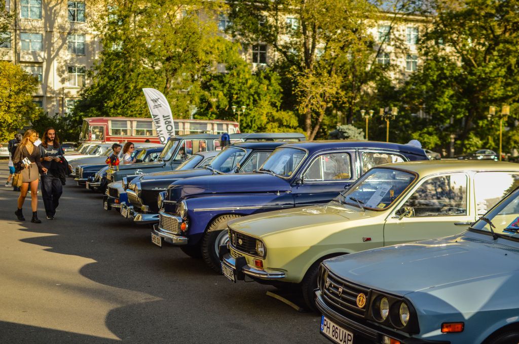 GALERIE FOTO | Mașinile comunismului au făcut baie de mulțime la Operă - Imagine 10