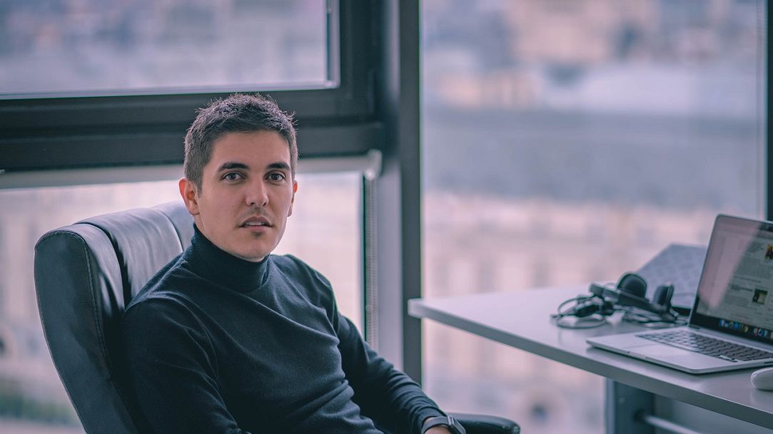 Miliardarul Daniel Dineș investește într-un start-up românesc care te face micro-influencer