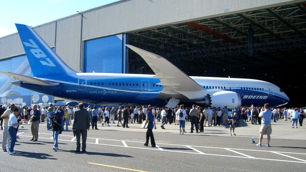 Doi oficiali TAROM au fost in SUA sa vada doua aeronave Boeing 787 Dreamliner