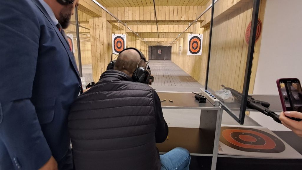 Cehii de la CZ Group bat palma cu o firmă românească pentru producția de arme "made in RO" - Imagine 4