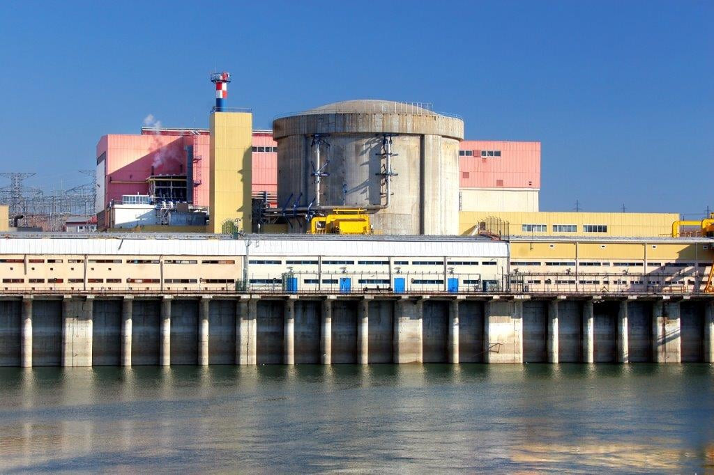 Nuclearelectrica cade pe bursă după oprirea reactoarelor. Bolojan le ceruse românilor să consume mai puțin curent