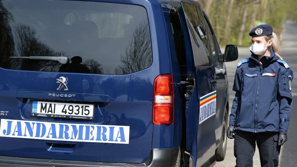 Cinci jandarmi din Brașov, depistaţi cu COVID-19. Alţi 20 sunt în autoizolare