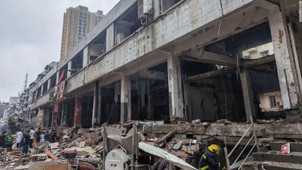 China: Explozie uriașă a unui conducte de gaz. Peste 10 oameni au decedat și sute sunt rănite