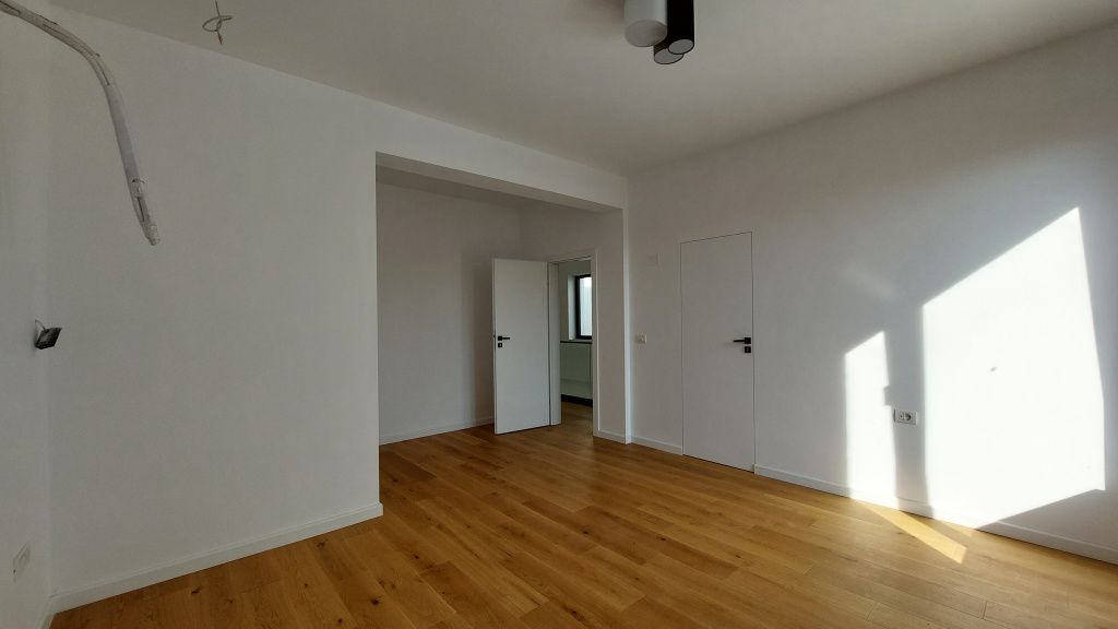 Cum arată o vilă nouă de peste jumătate de milion de euro din zona Pipera - Imagine 49