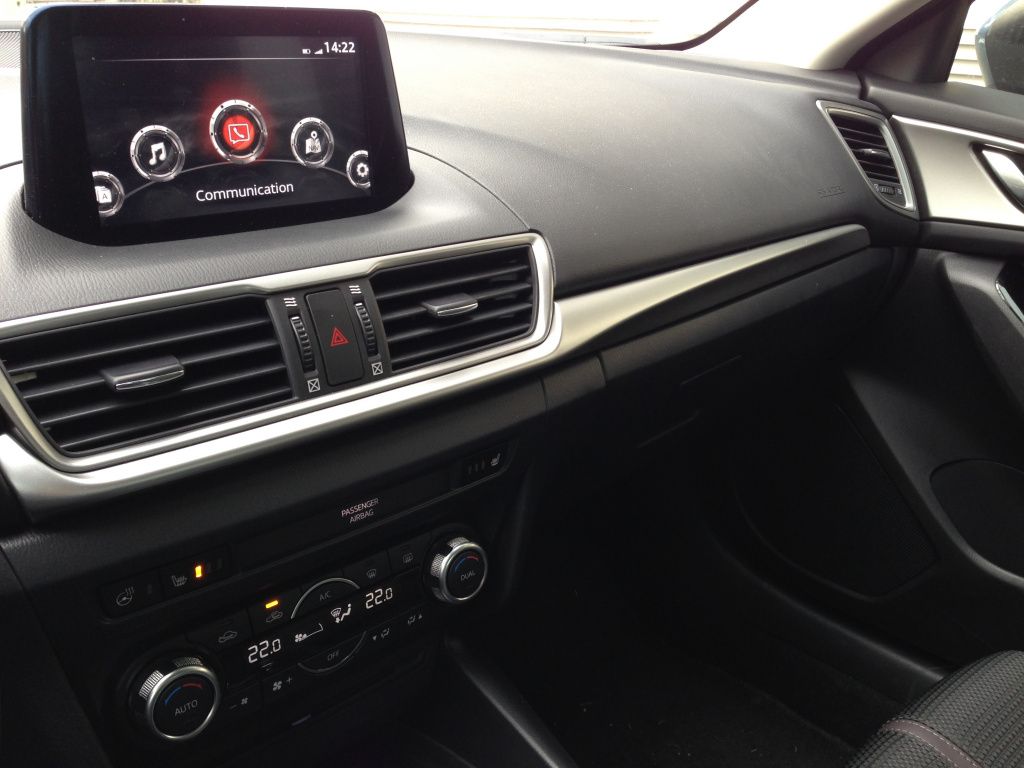 Mazda 3 sedan facelift - Imagine 13