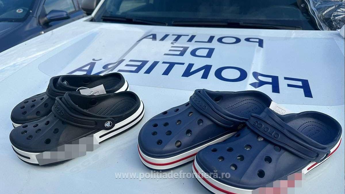 Peste 6.000 de perechi de Crocs contrafăcute, oprite în vama Giurgiu