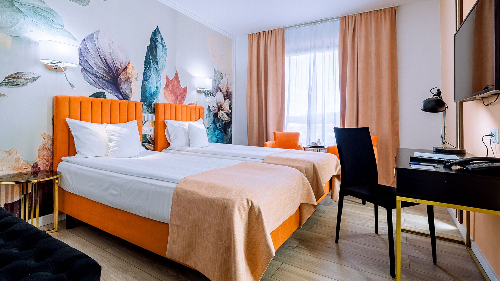[FOTO] Hotelul Continental Forum din Oradea, redeschis după o investiție de 4 milioane de euro - Poza 4