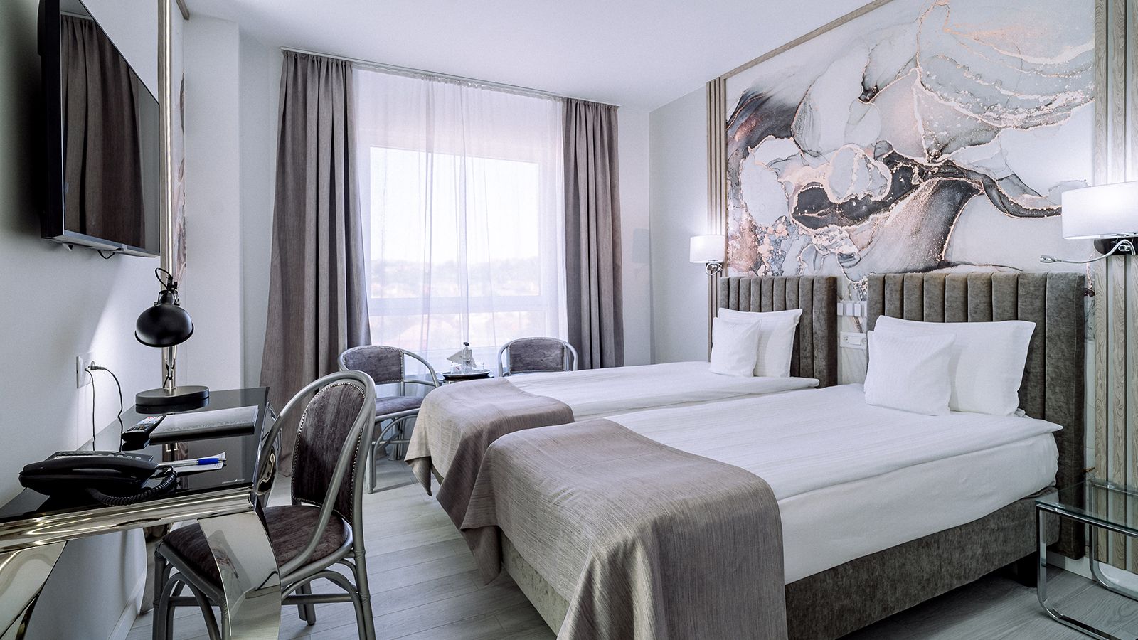 FOTO Hotelul Continental Forum Din Oradea Redeschis Dup O foto-hotelul-continental-forum-din-oradea-redeschis-dup-o