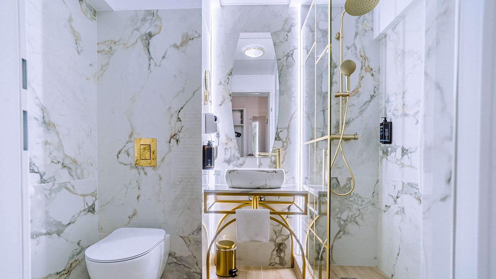 [FOTO] Hotelul Continental Forum din Oradea, redeschis după o investiție de 4 milioane de euro - Poza 1