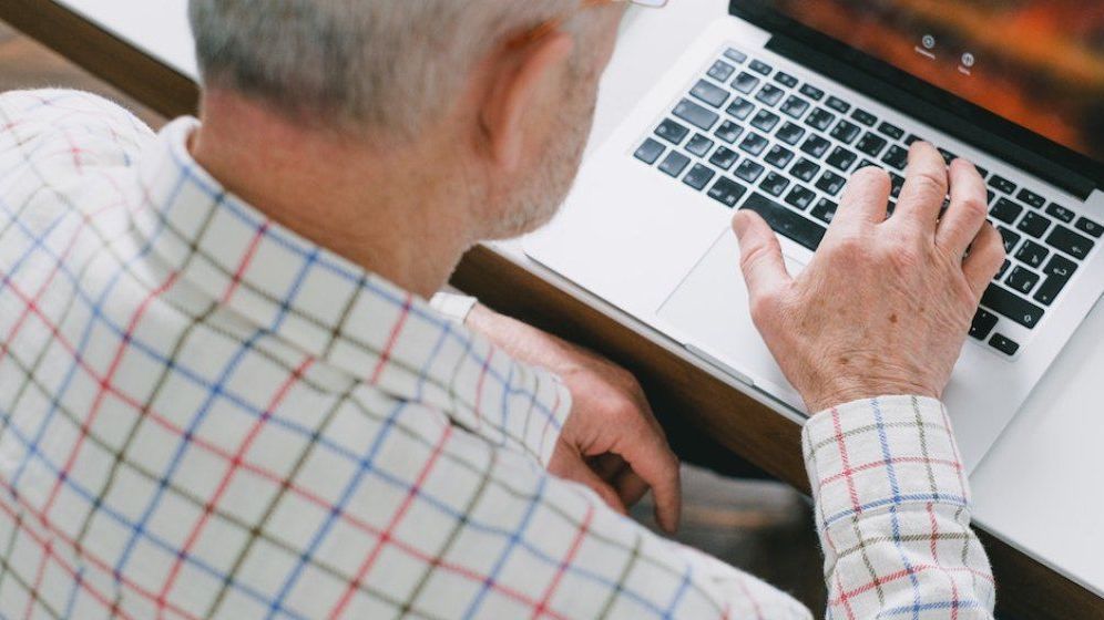 Românii, ultimii din UE la competențe digitale de bază. Doar 28% chiar știu să folosească tehnologia